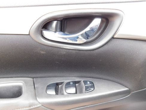 Used 2019 Nissan Sentra S image 13