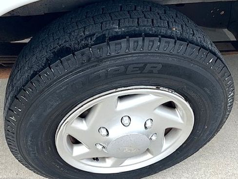 Used 2012 Ford E-150 and Econoline 150 XL image 11