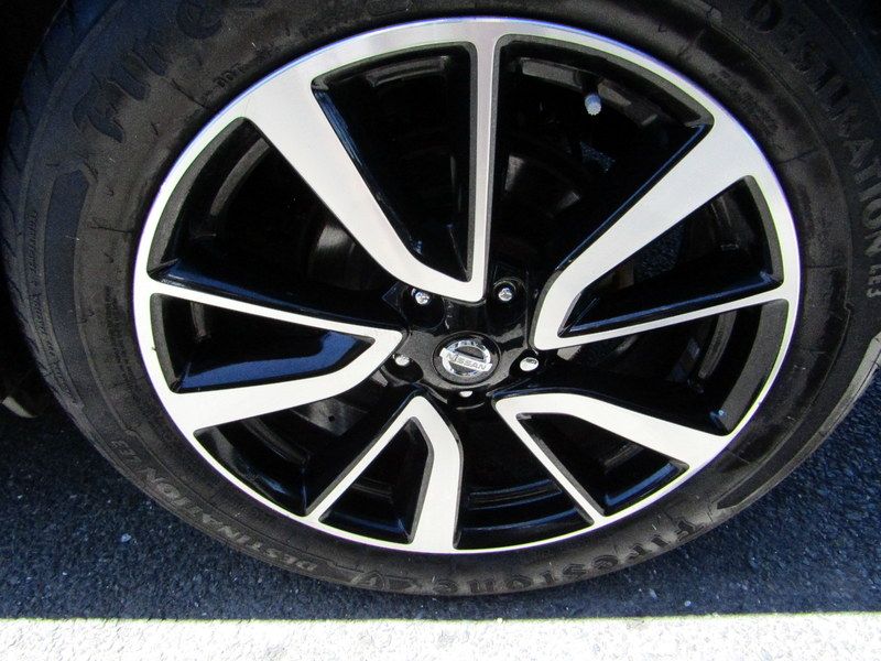 Used 2017 Nissan Rogue AWD image 12
