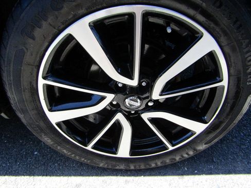 Used 2017 Nissan Rogue AWD image 12