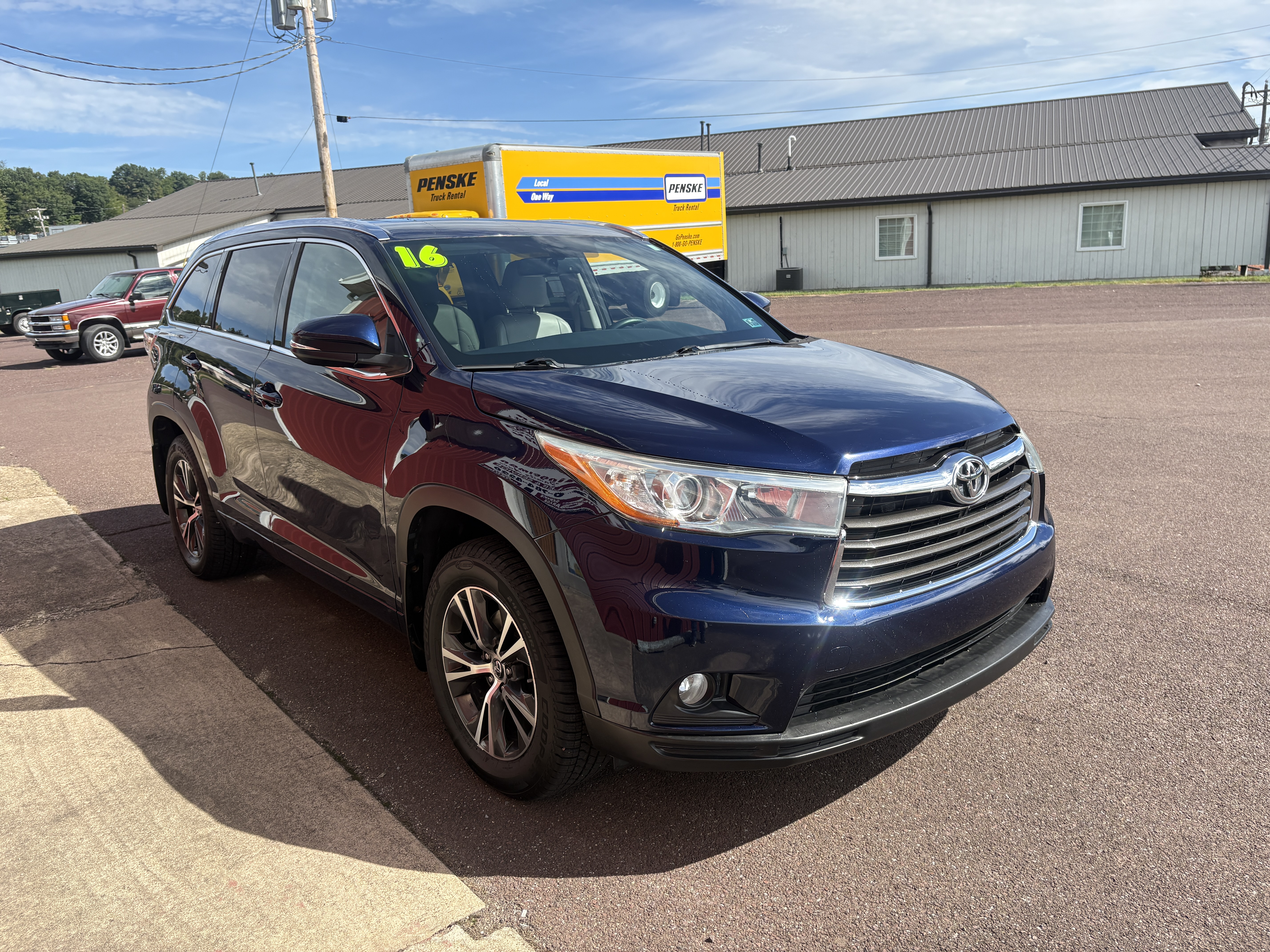 Used 2016 Toyota Highlander AWD XLE V6 image 3