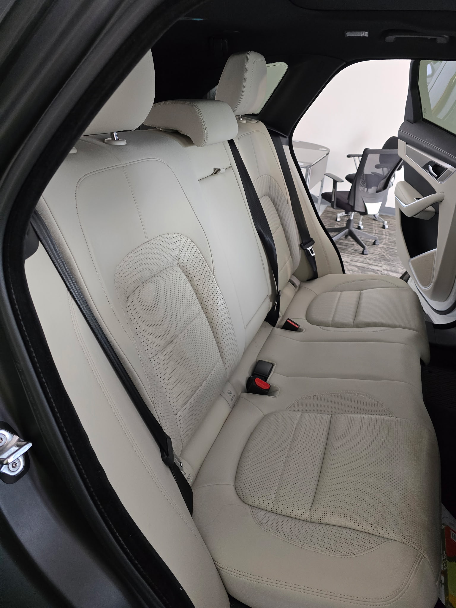 Used 2026 Jaguar F-PACE R-Dynamic S AWD/4WD image 16
