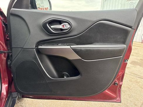 Used 2019 Jeep Cherokee Latitude Plus image 19