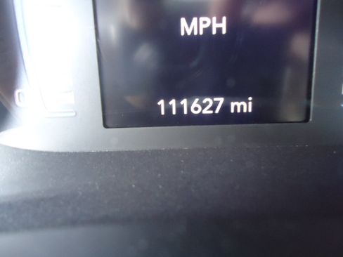 Used 2018 Chrysler Pacifica Touring-L FWD image 18