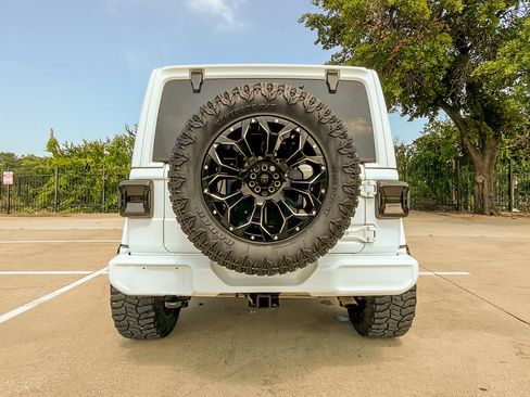 Used 2021 Jeep Wrangler Unlimited image 3