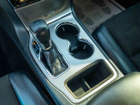 Used 2020 Jeep Grand Cherokee Altitude image 15