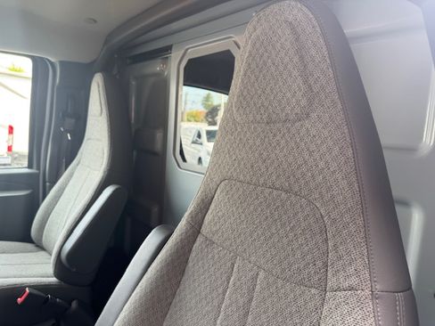 Used 2020 Chevrolet Express 3500 image 17