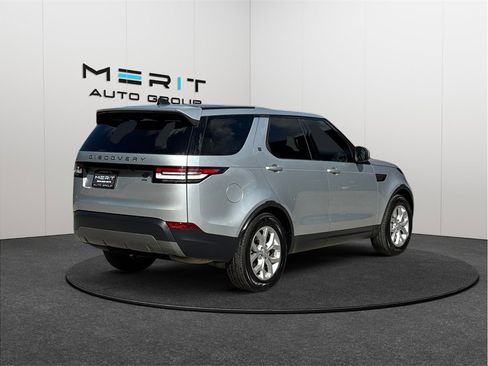 Used 2018 Land Rover Discovery SE image 9