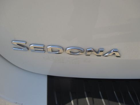 Used 2015 Kia Sedona EX image 11