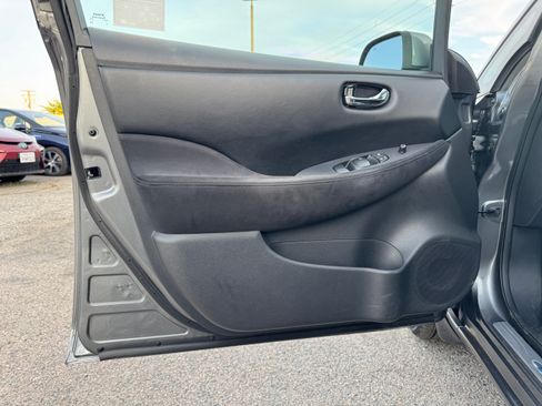 Used 2015 Nissan Leaf S image 24