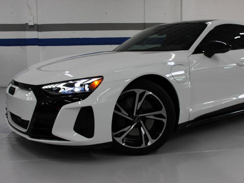 Used 2023 Audi e-tron GT Premium Plus image 6