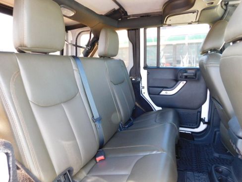 Used 2018 Jeep Wrangler Unlimited Sahara AWD/4WD image 21