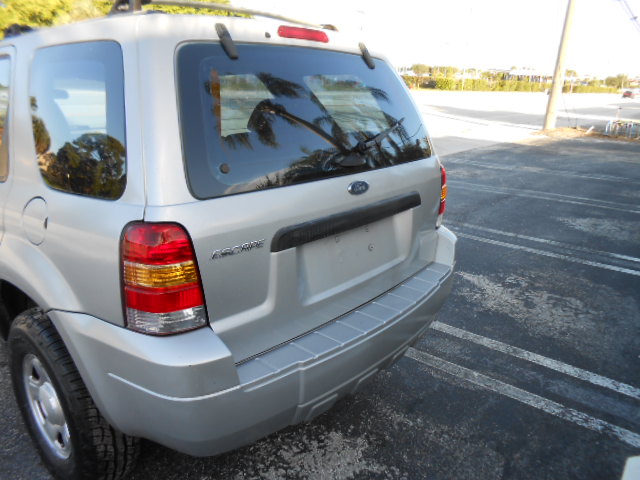 Used 2005 Ford Escape 2WD XLS image 4