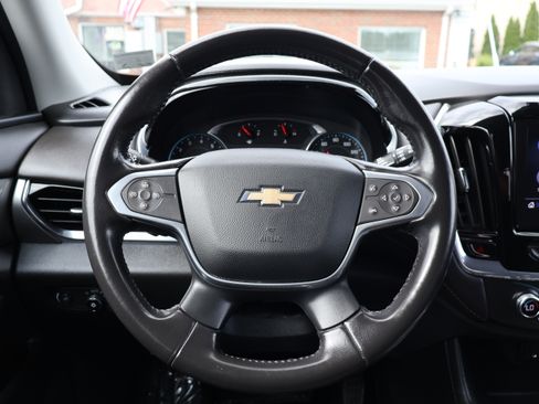Used 2020 Chevrolet Traverse LT image 17