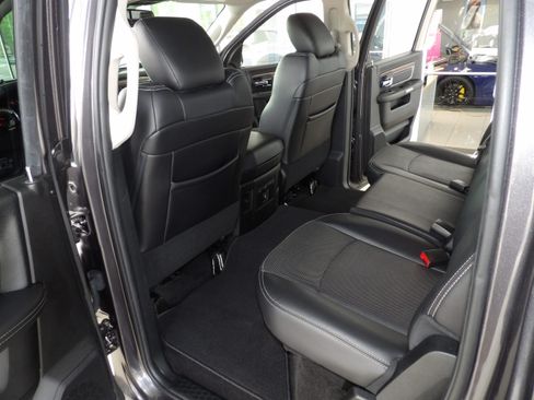 Used 2017 RAM 1500 Laramie image 25