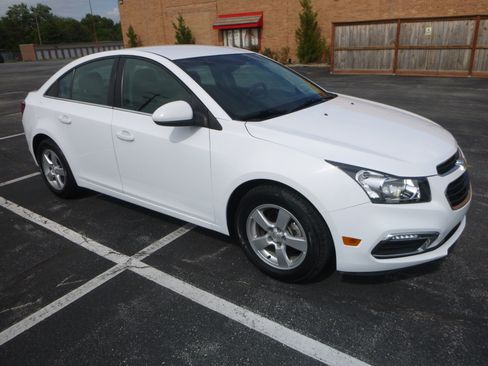 Used 2016 Chevrolet Cruze Limited LT Sedan FWD image 4