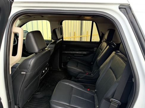 Used 2023 Ford Expedition XLT image 6