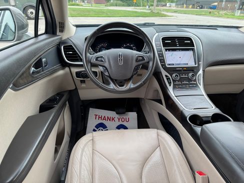 Used 2017 Lincoln MKX Select image 14