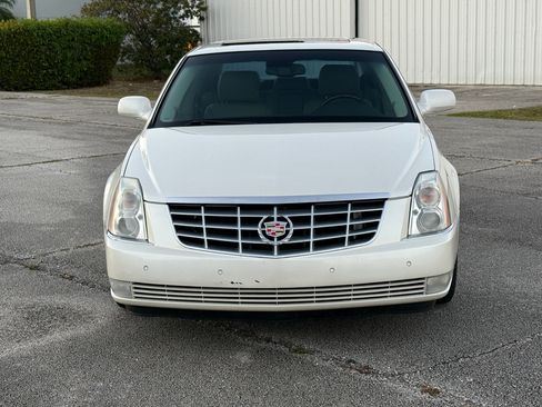 Used 2009 Cadillac DTS Luxury image 2