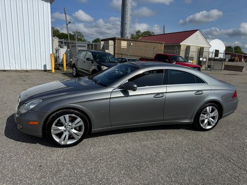 Used 2010 Mercedes-Benz CLS 550 image 1