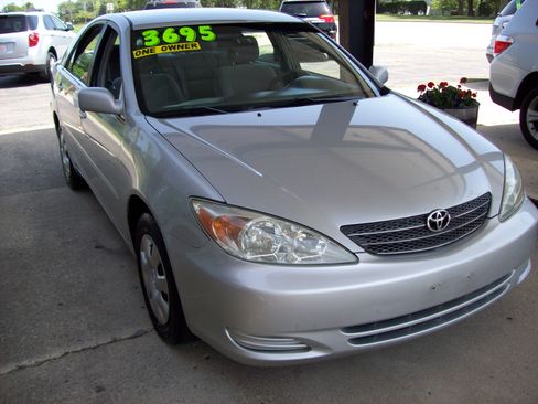 Used 2003 Toyota Camry LE Sedan FWD image 3