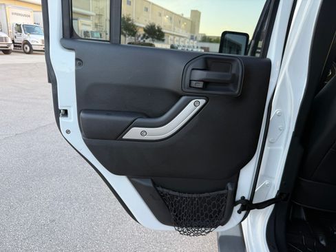 Used 2015 Jeep Wrangler 4WD Unlimited Sahara image 79