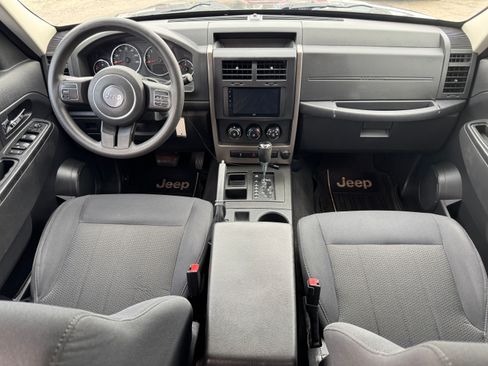 Used 2012 Jeep Liberty Sport image 21