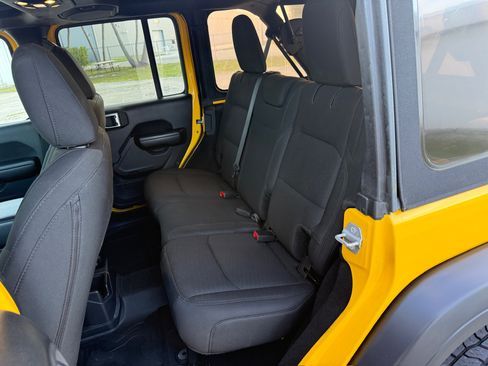 Used 2019 Jeep Wrangler 4WD Unlimited Sport image 18