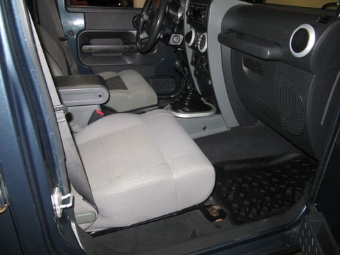 Used 2008 Jeep Wrangler 4WD Unlimited Sahara image 21