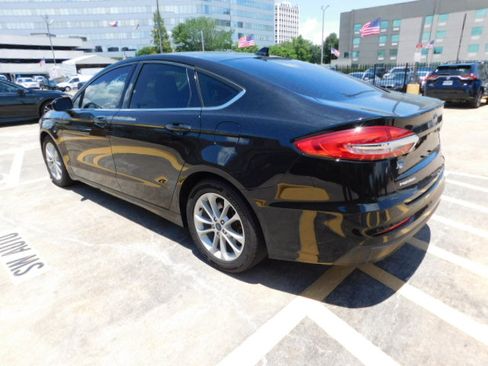 Used 2019 Ford Fusion SE FWD image 5