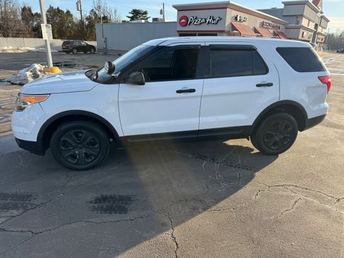 Used 2015 Ford Explorer XLT image 2