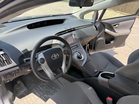 Used 2015 Toyota Prius Two FWD image 2