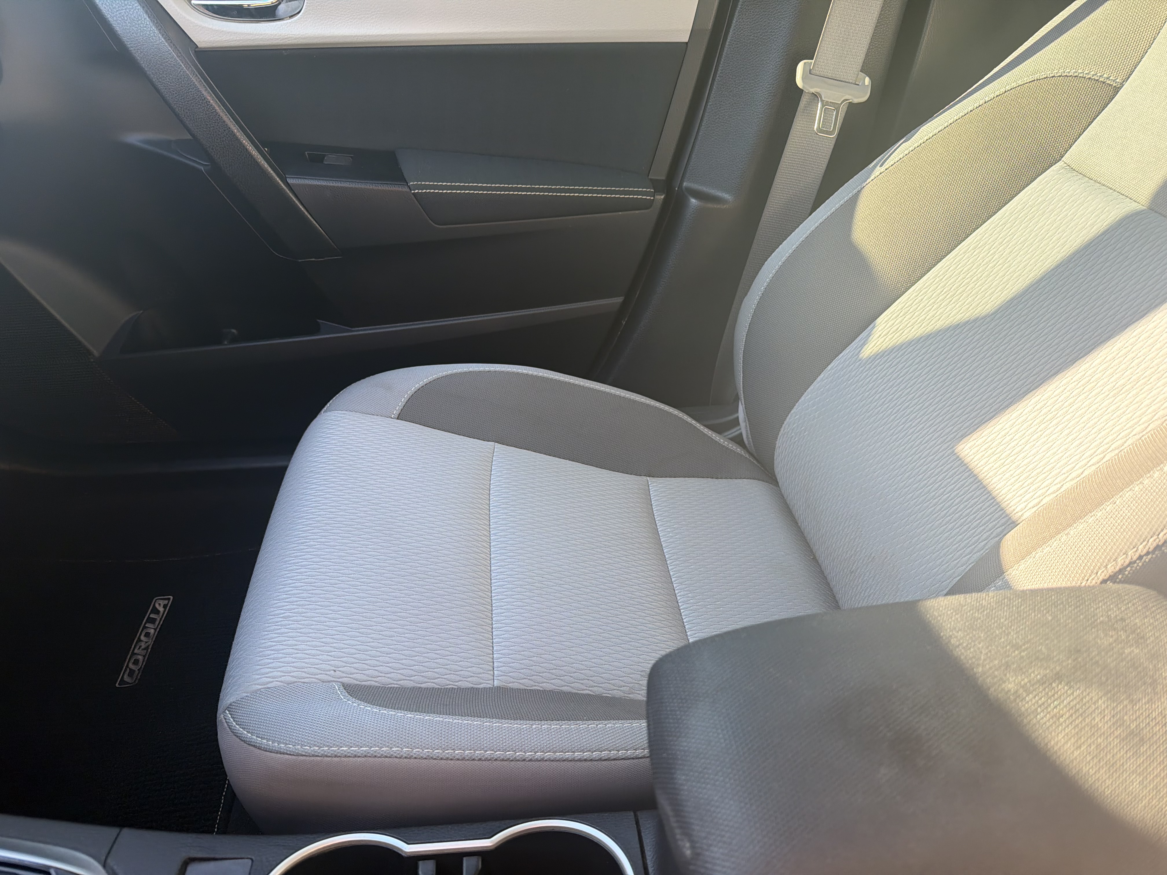 Used 2017 Toyota Corolla LE FWD image 49