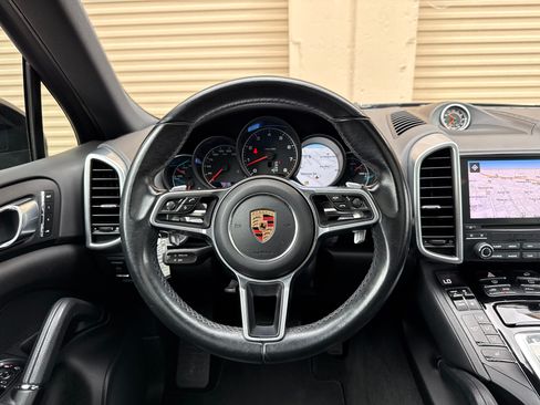 Used 2017 Porsche Cayenne image 21