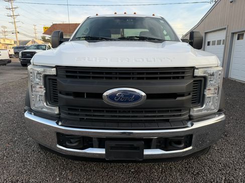 Used 2017 Ford F550 image 2