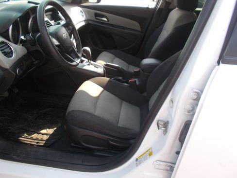 Used 2014 Chevrolet Cruze LS FWD image 7