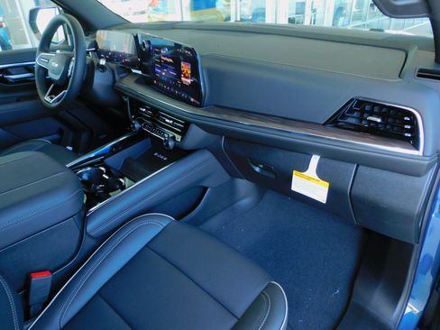 New 2026 Chevrolet Suburban Premier image 14