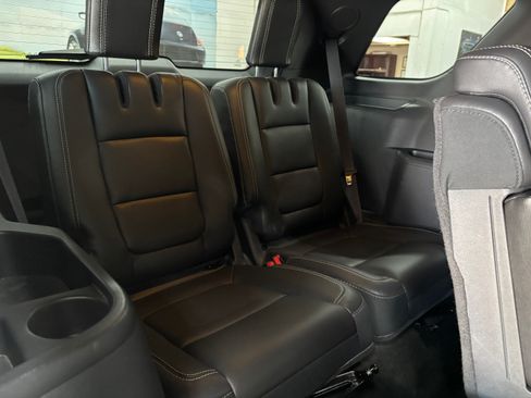 Used 2014 Ford Explorer Sport image 18