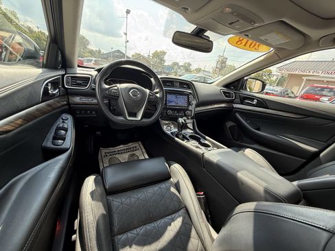 Used 2018 Nissan Maxima Platinum image 11