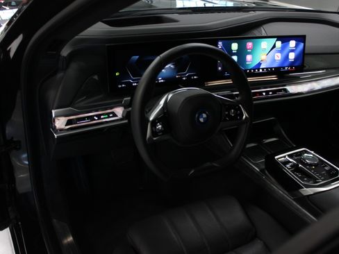 Used 2024 BMW i7 xDrive60 AWD/4WD image 17