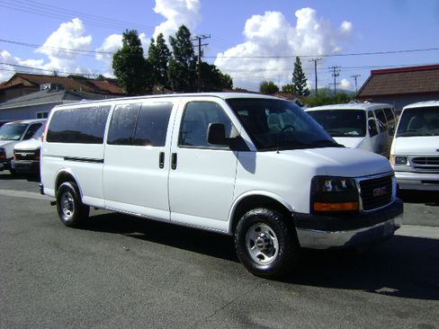 Used 2008 GMC Savana 3500 image 2