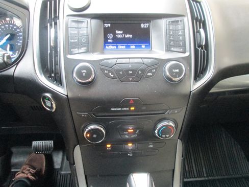 Used 2017 Ford Edge SE image 23