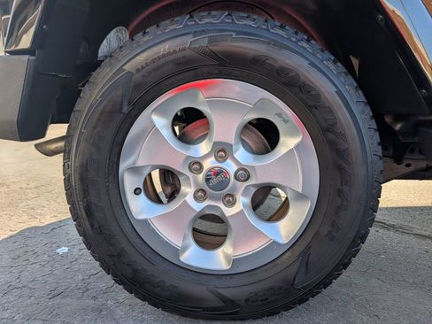 Used 2015 Jeep Wrangler Unlimited Sahara image 5