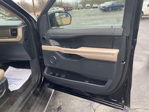 Used 2022 Ford Expedition Limited image 18