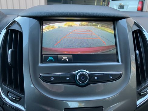 Used 2018 Chevrolet Cruze LT image 14