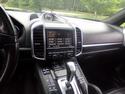 Used 2012 Porsche Cayenne Platinum Edition image 10