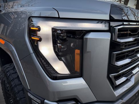 Used 2025 GMC Sierra 2500 AT4 image 24