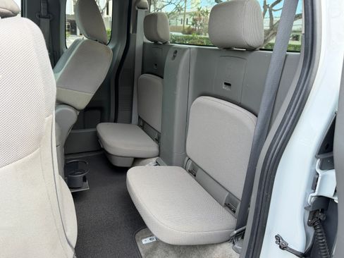 Used 2013 Nissan Frontier S image 18