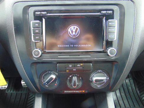 Used 2014 Volkswagen Jetta GLI Autobahn image 18