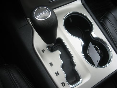 Used 2012 Jeep Grand Cherokee 4WD Laredo image 12
